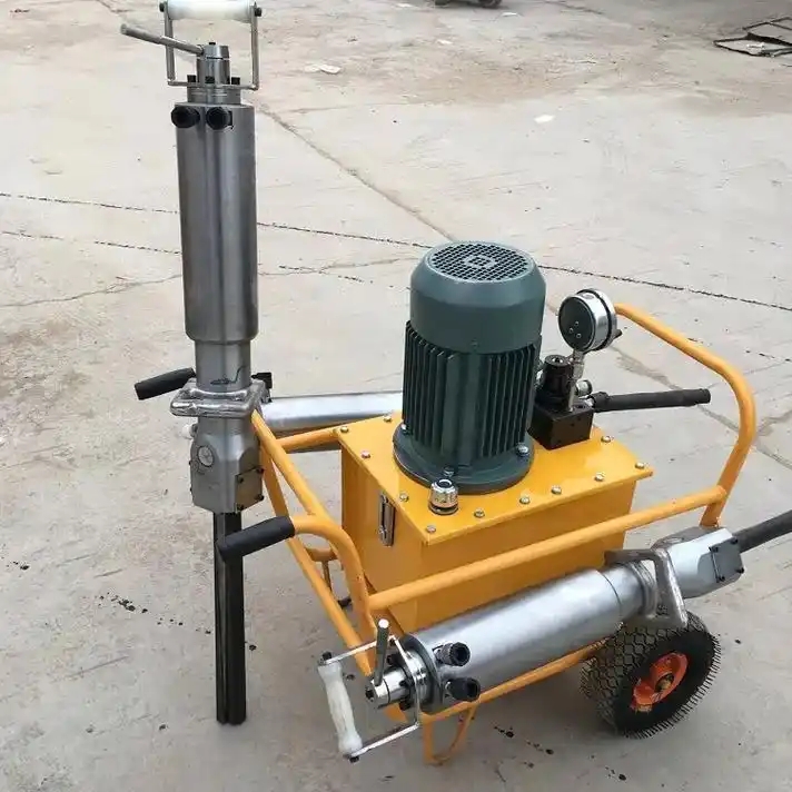 Hydraulic splitting machine for concrete pile heads; Hydraulic splitting machine